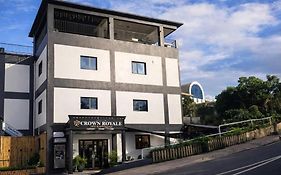 Crown Royale Hotel & Lounge